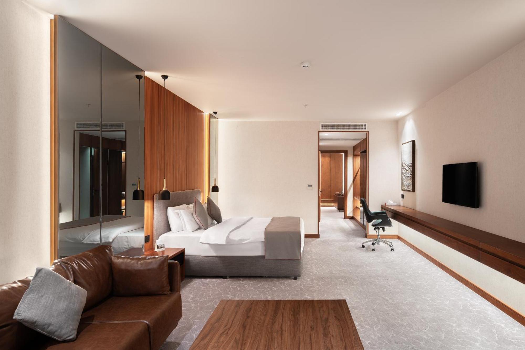 Ramada By Wyndham - Sulaymaniyah Salim Street Hotel Buitenkant foto