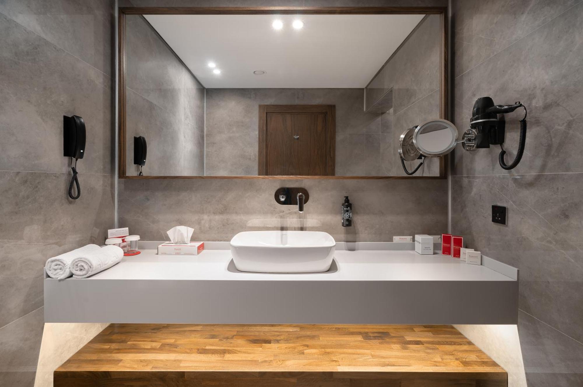 Ramada By Wyndham - Sulaymaniyah Salim Street Hotel Buitenkant foto