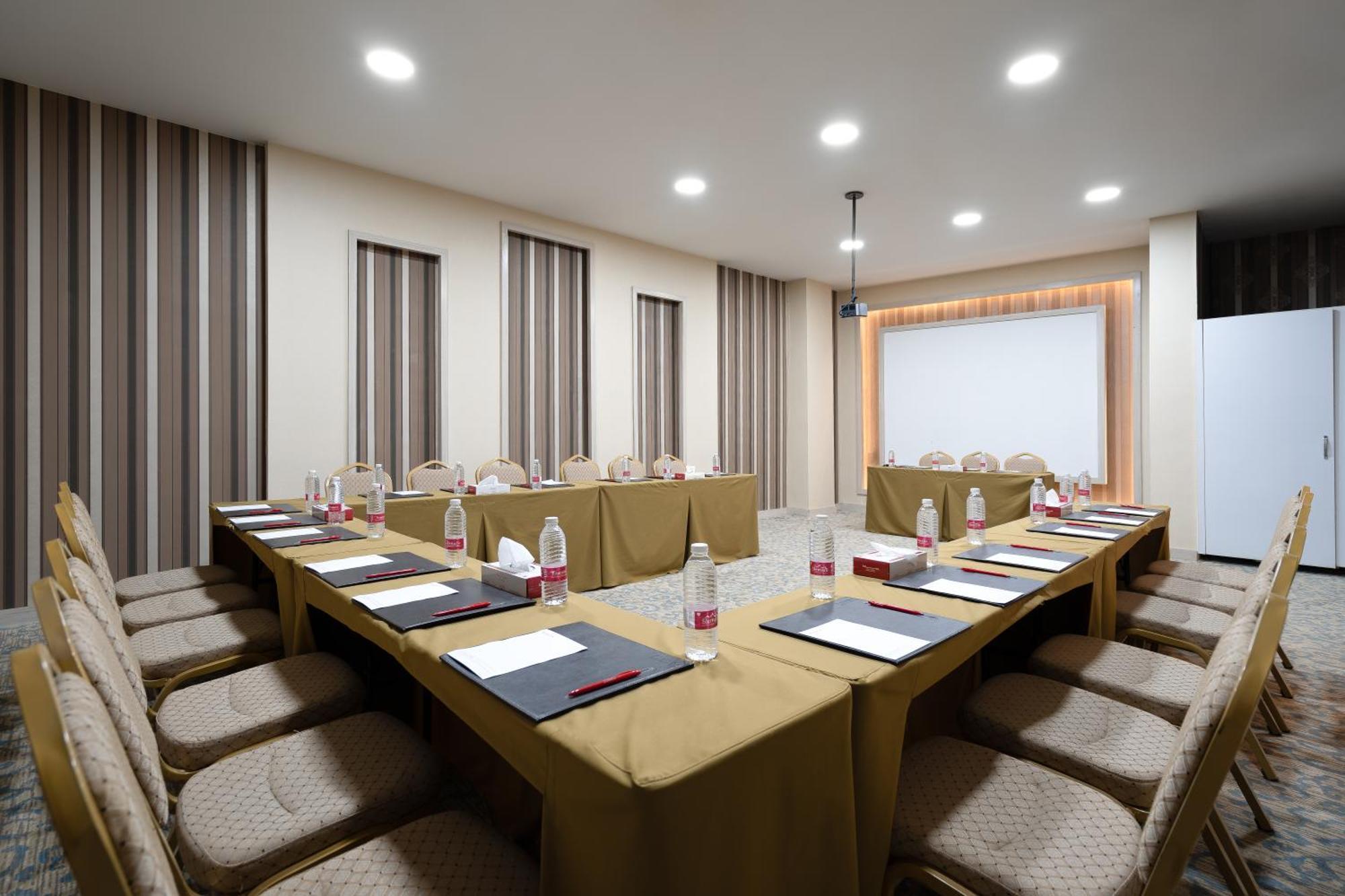 Ramada By Wyndham - Sulaymaniyah Salim Street Hotel Buitenkant foto
