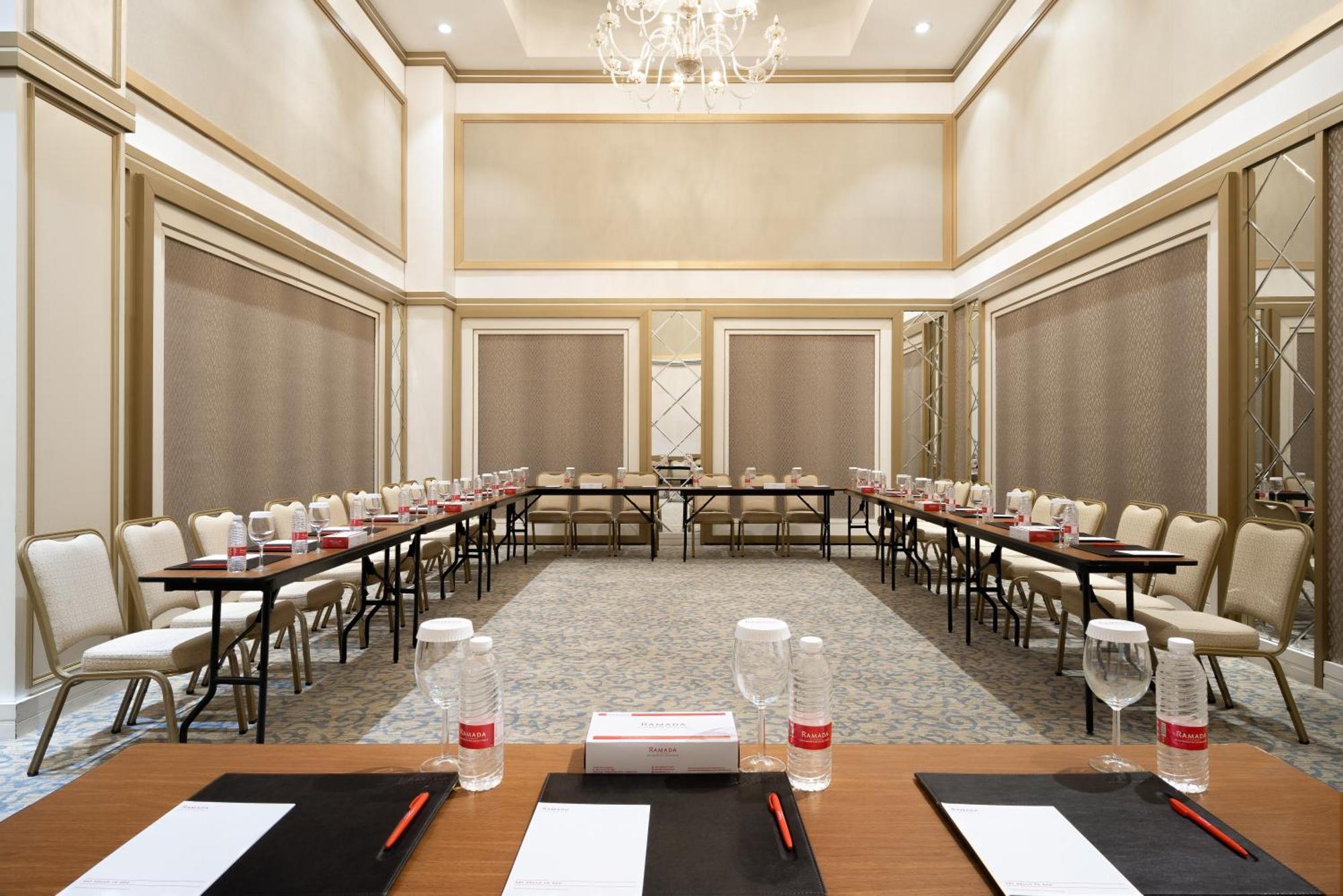 Ramada By Wyndham - Sulaymaniyah Salim Street Hotel Buitenkant foto