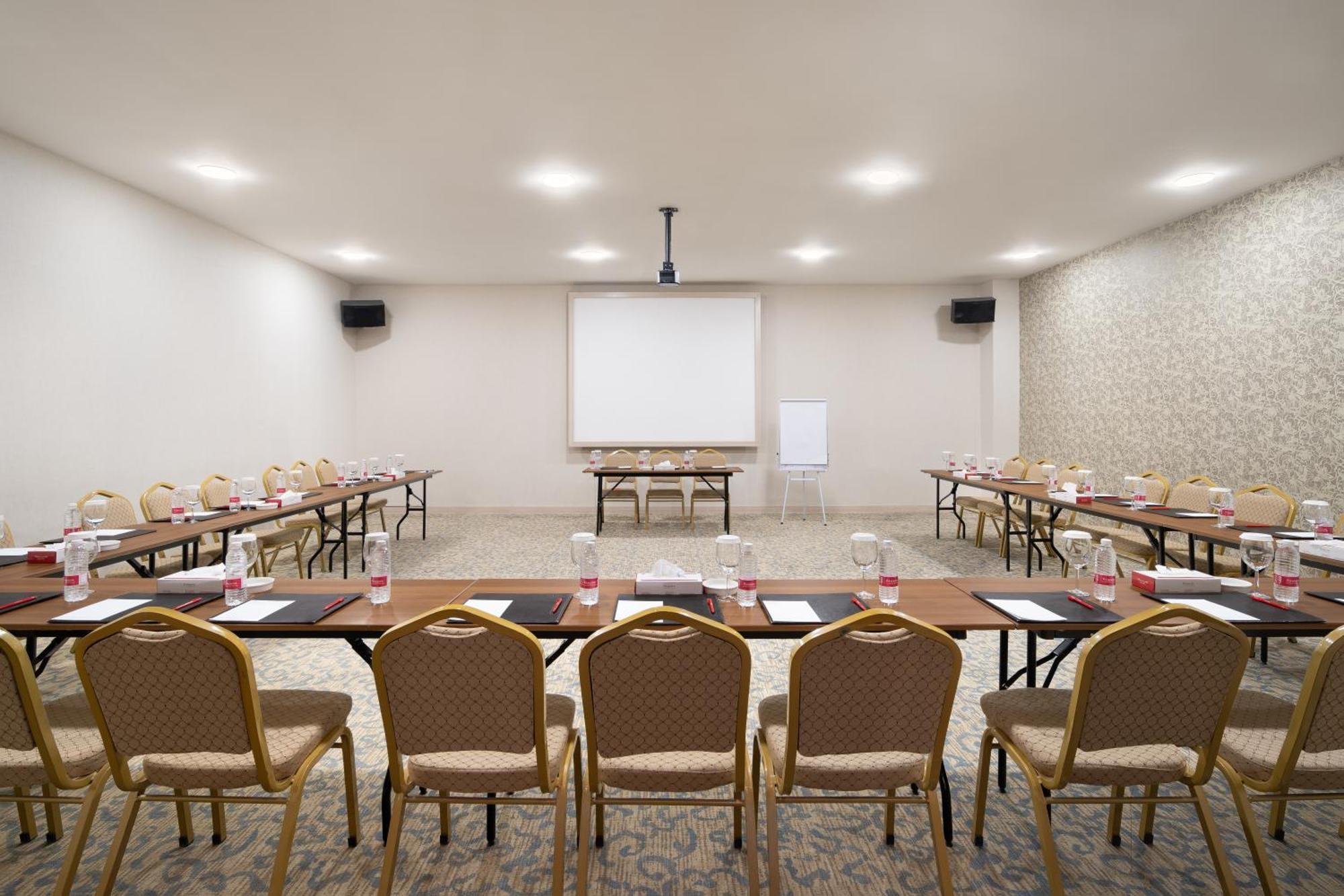 Ramada By Wyndham - Sulaymaniyah Salim Street Hotel Buitenkant foto