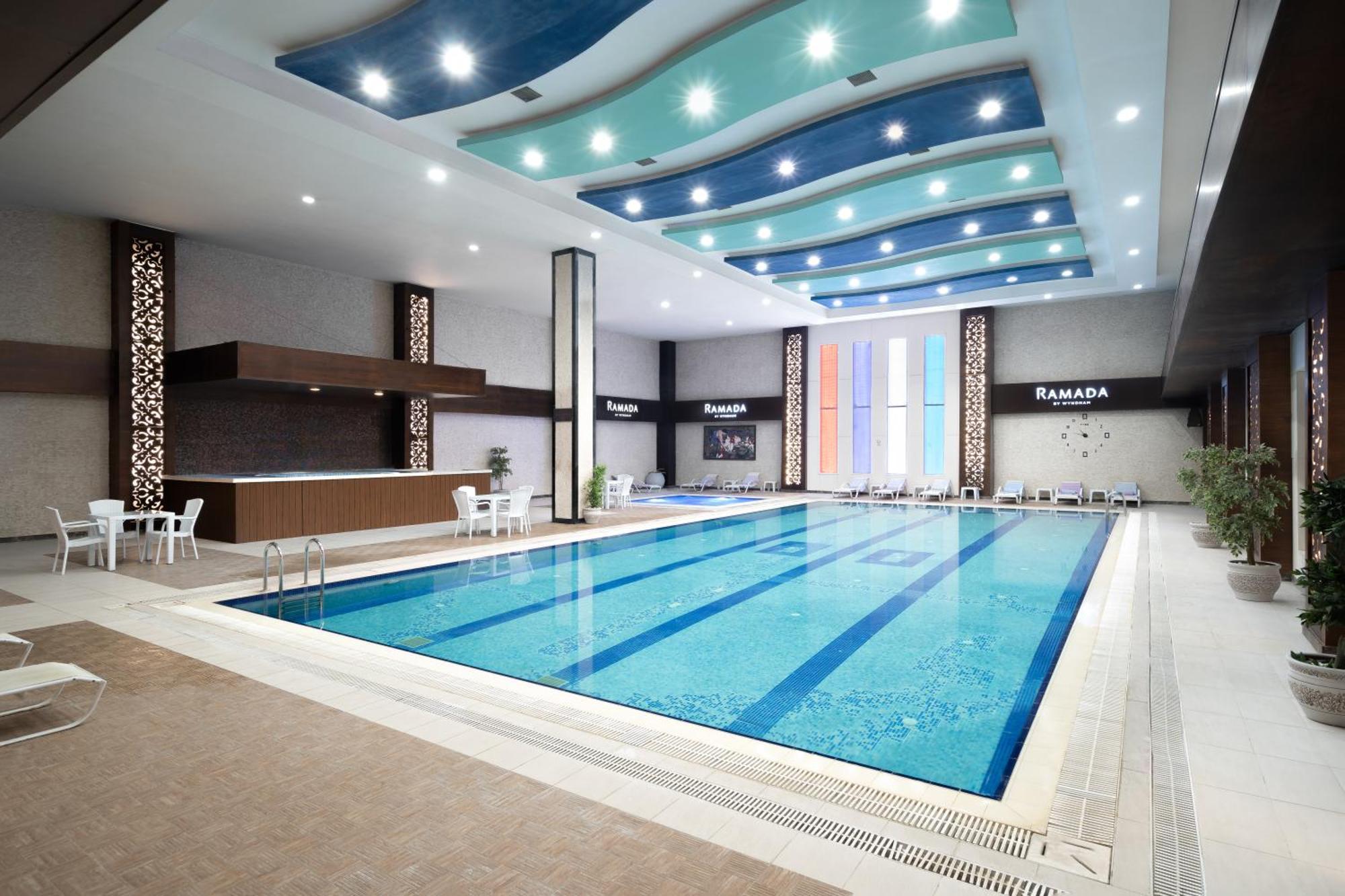 Ramada By Wyndham - Sulaymaniyah Salim Street Hotel Buitenkant foto