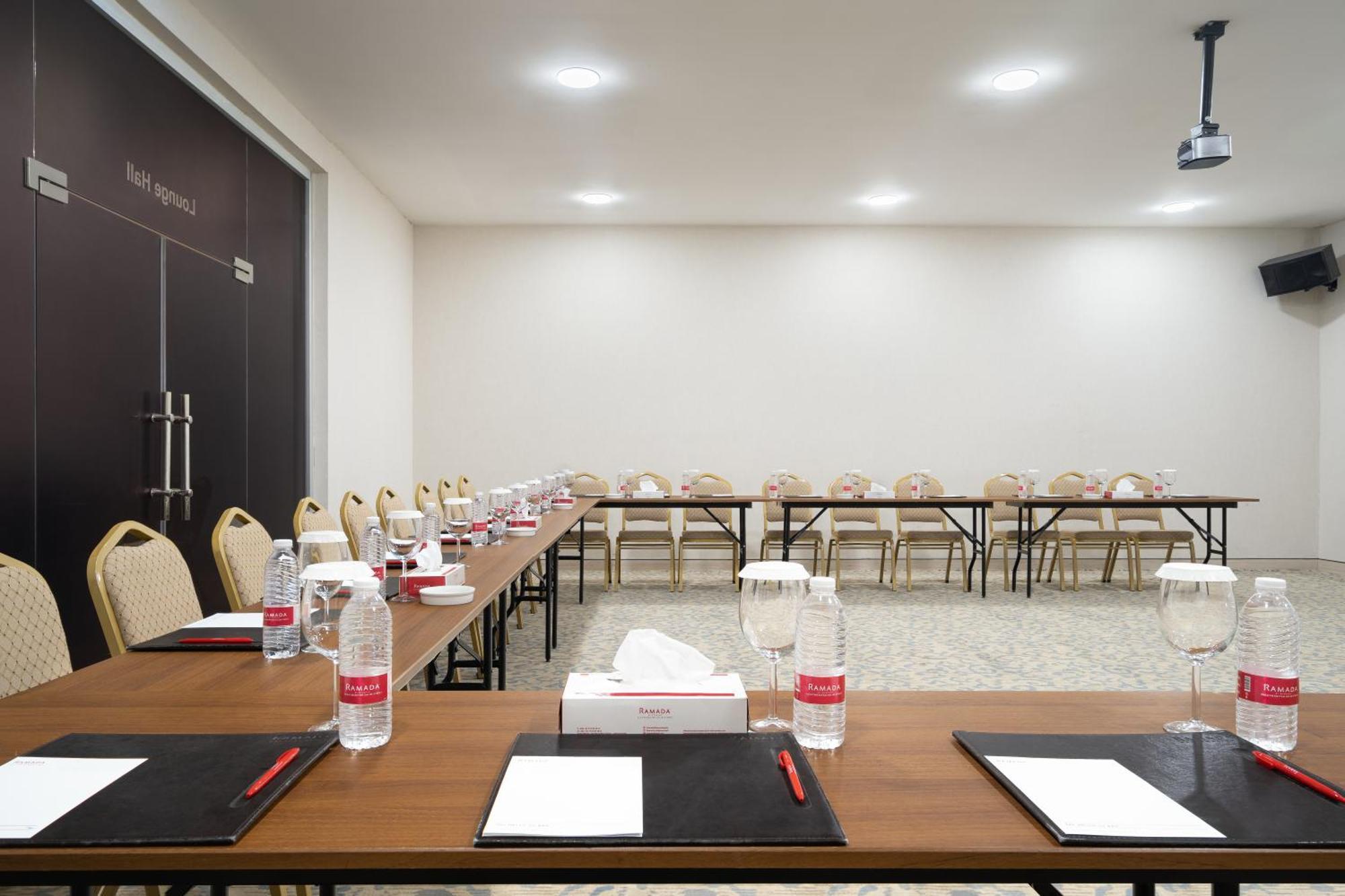 Ramada By Wyndham - Sulaymaniyah Salim Street Hotel Buitenkant foto