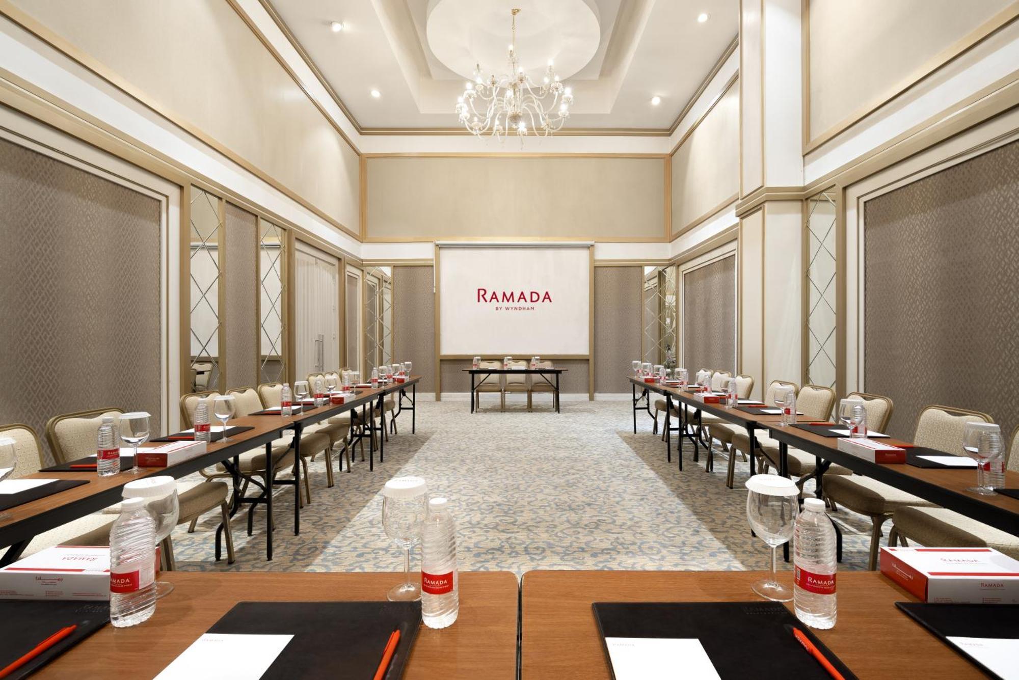 Ramada By Wyndham - Sulaymaniyah Salim Street Hotel Buitenkant foto