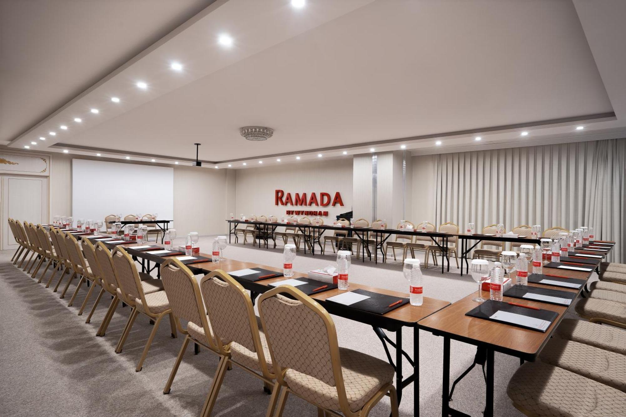 Ramada By Wyndham - Sulaymaniyah Salim Street Hotel Buitenkant foto